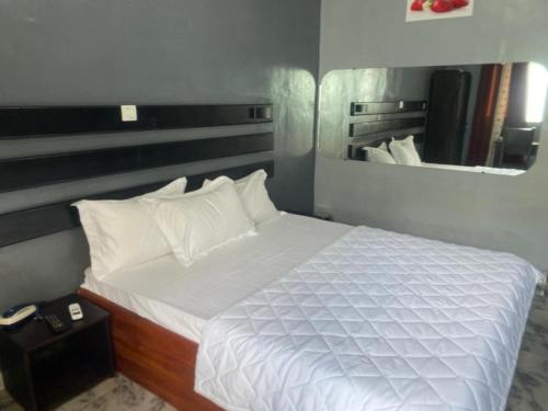 Sunrise Center Bonapriso 111 — hotel near Douala International Airport