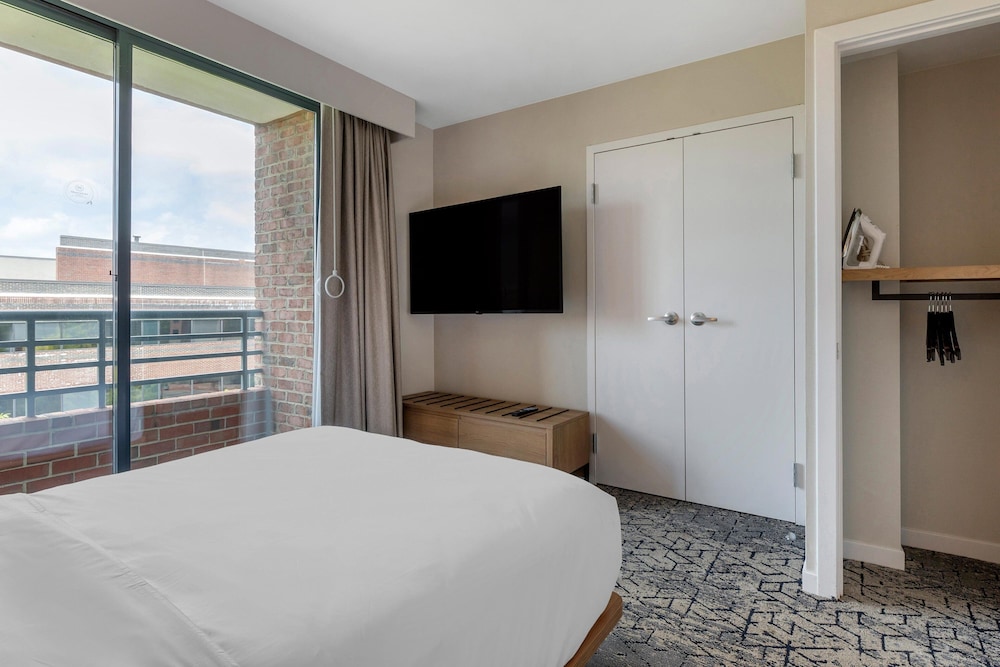 Sheraton Suites Old Town Alexandria - photo 15