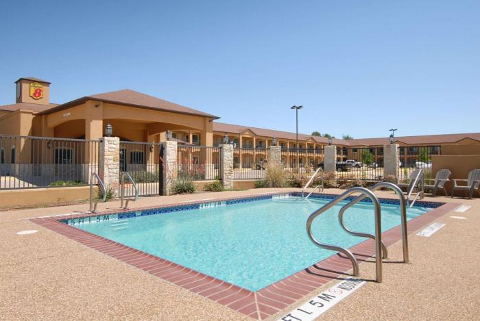 Super 8 by Wyndham Stephenville - photo 5