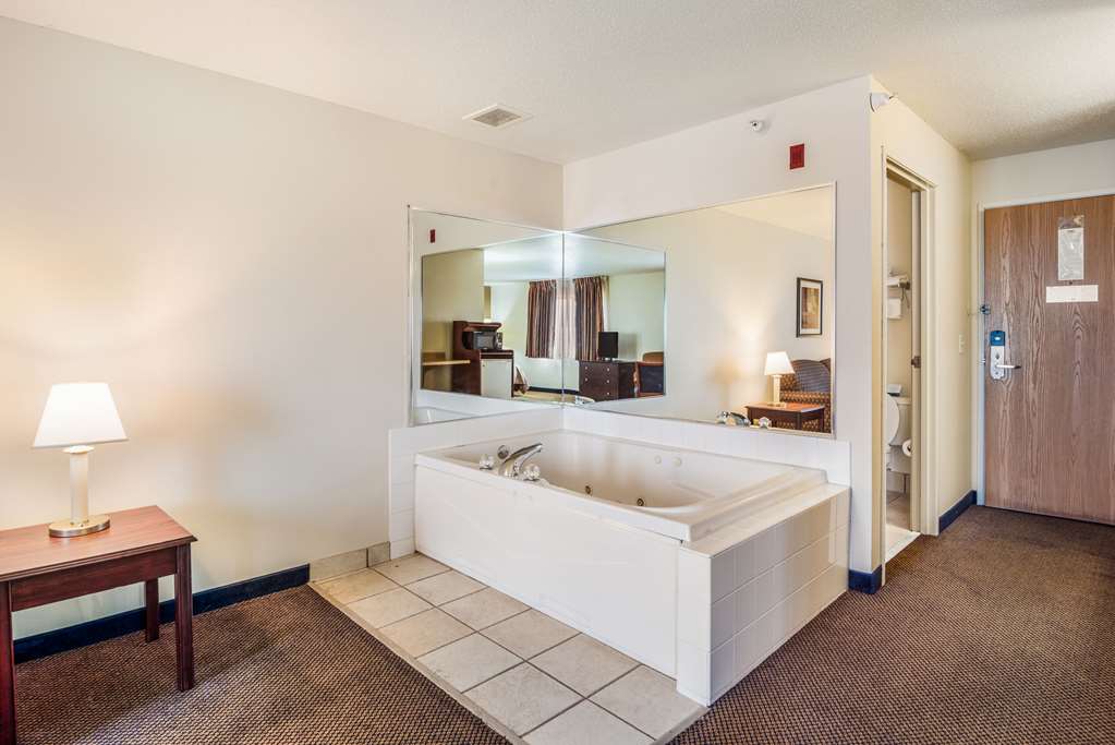 Quality Inn & Suites Eldridge Davenport North - photo 26