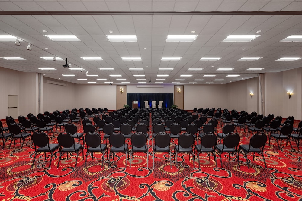 Holiday Inn Des Moines Airport Conf Center by IHG - photo 57