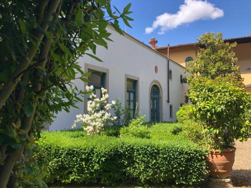Villa Luciano — 4-Star Luxury Hotel in Lastra A Signa, Italy