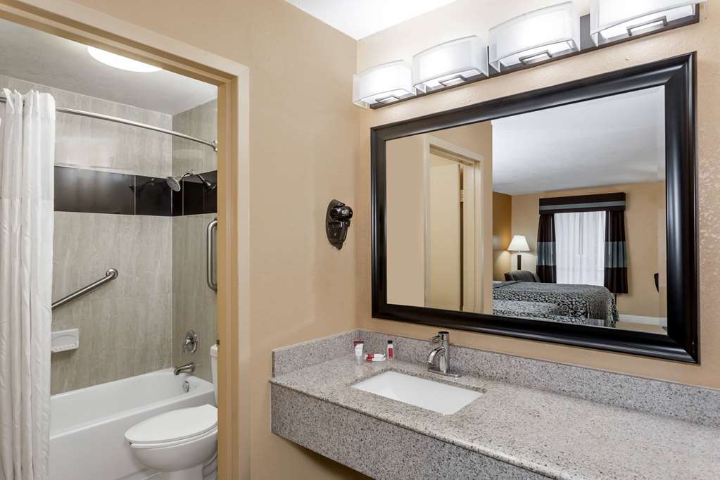 Days Inn by Wyndham Sarasota Bay - photo 11