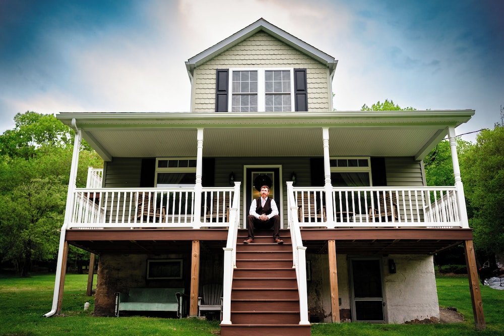 The Village at Houser's Crossing — 4-Star Luxury Hotel in Tamaqua, United States