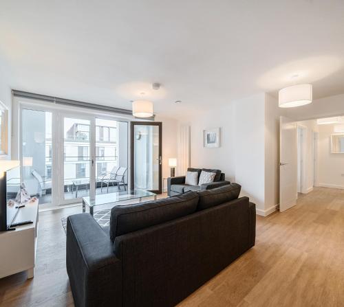 Roomspace Apartments Walton Court — 4-Star Luxury Hotel in Walton-On-Thames, United Kingdom