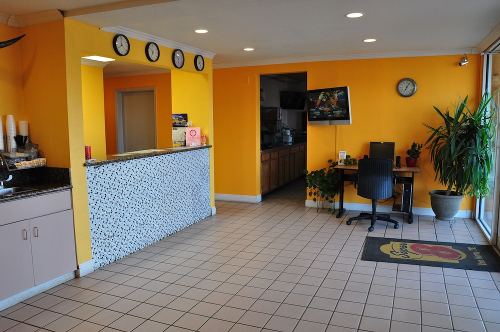 Super 8 by Wyndham Van Horn - photo 4