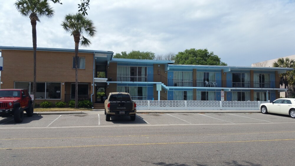 Carolina TarHeel Motel - photo 41