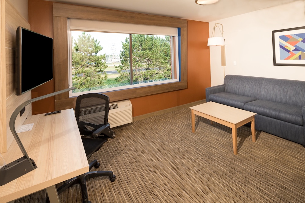 Holiday Inn Express & Suites Auburn - photo 3