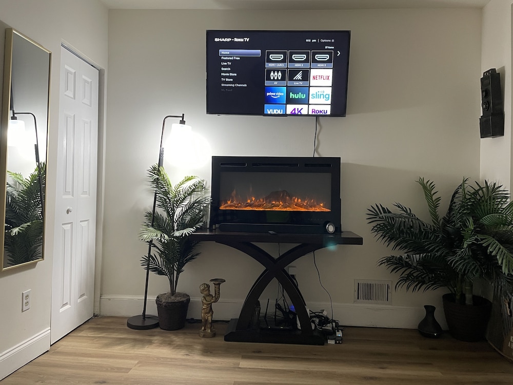 Downtown Loft Close to Topgolf Horseshoe Casino UM Baltimore - photo 22