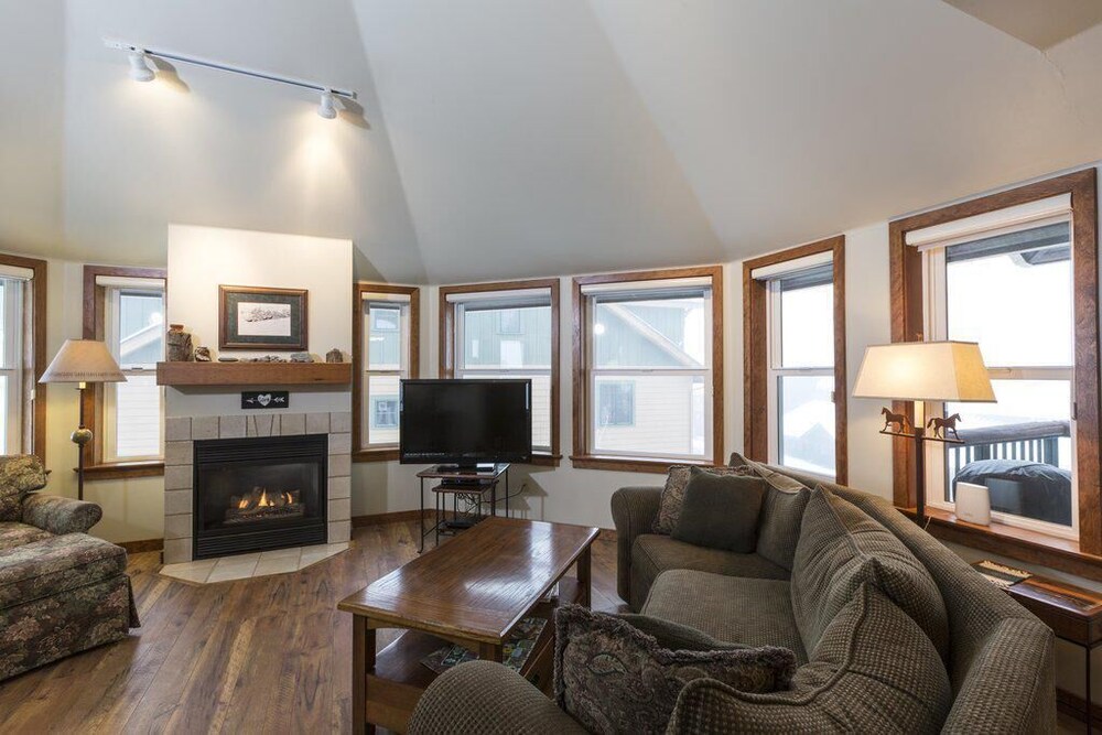 Kintla 302 2 Br Condo — 4-Star Luxury Hotel in Whitefish, United States