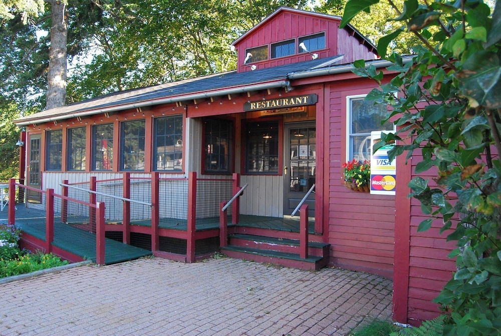 Cedar Crest Inn - photo 11