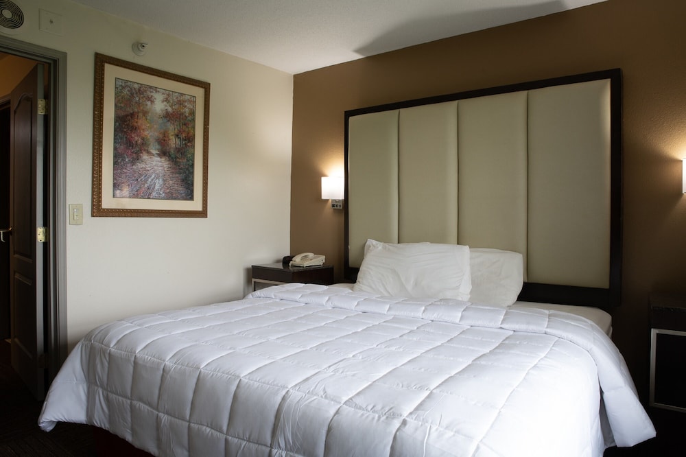 BlissPoint Inn & Suites - photo 12