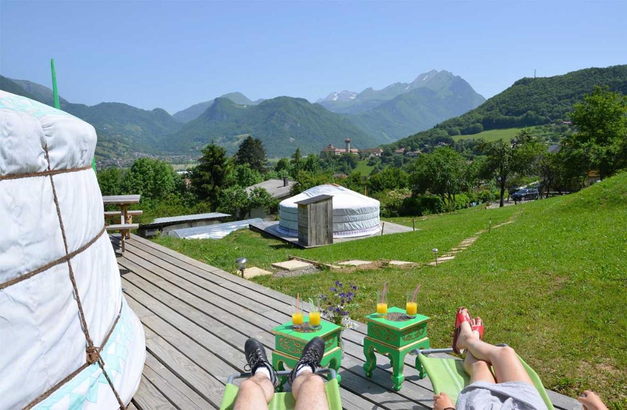 Yourtes Olachat Proche Annecy — 4-Star Luxury Hotel in Faverges, France