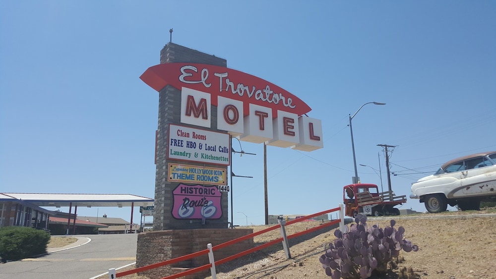 El Trovatore Motel - photo 36