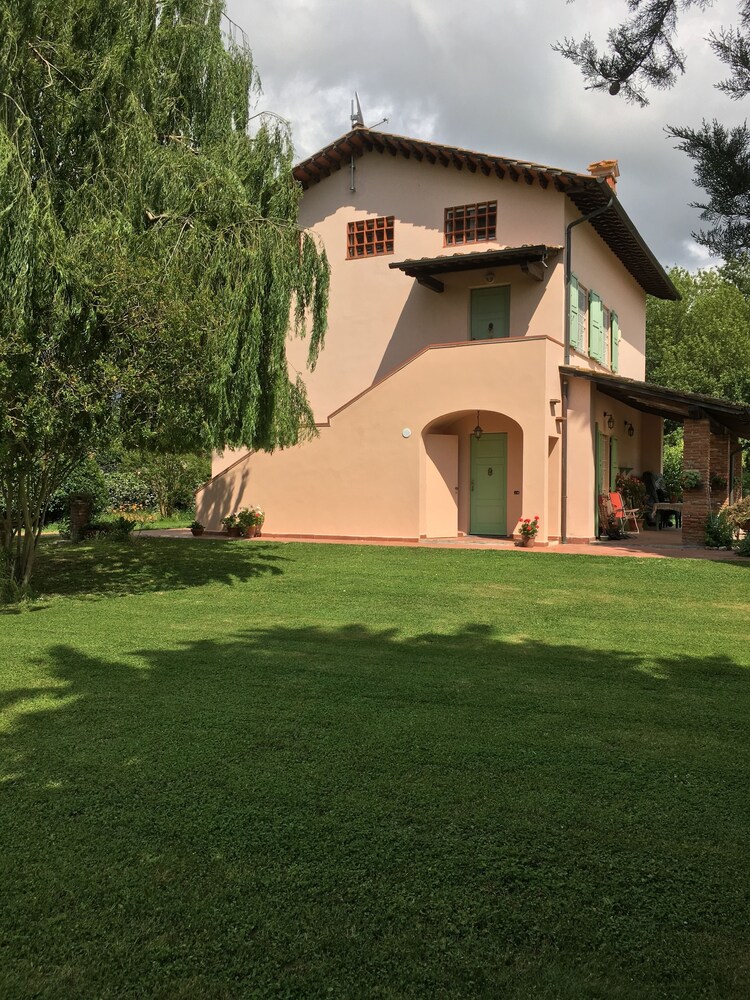 Villa Favilli — 4-Star Luxury Hotel in Pisa, Italy