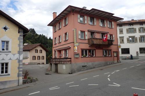 Hotel Rätia — hotel in Tiefencastel