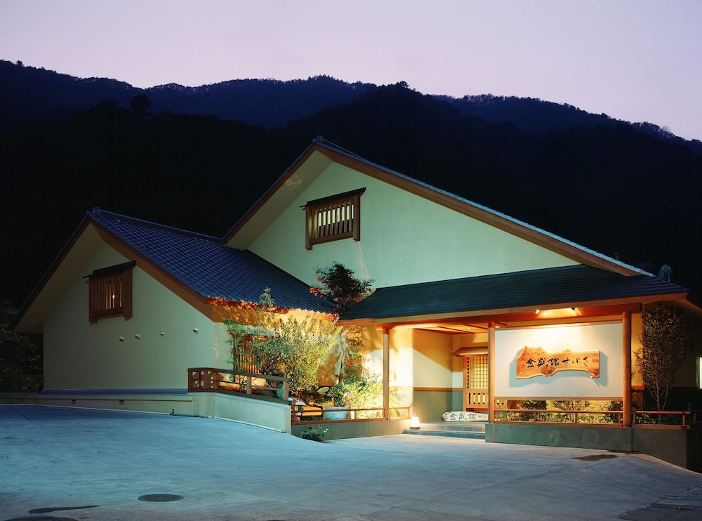 Kinseikan Seseragi — 4-Star Luxury Hotel in Nakanojomachi, Japan