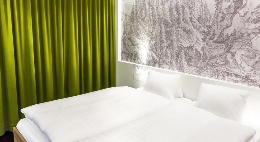Hotel Weiss Kreuz — Thusis