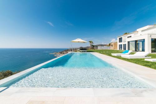 Villa Sabrina Riviera dei Fiori a Picco sul Mare con Piscina Privata WELLNESS & SPA — 5-Star Luxury Hotel in Imperia, Italy