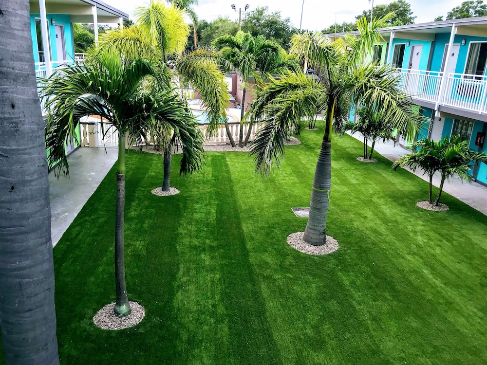 Tropical Inn & Suites - photo 16