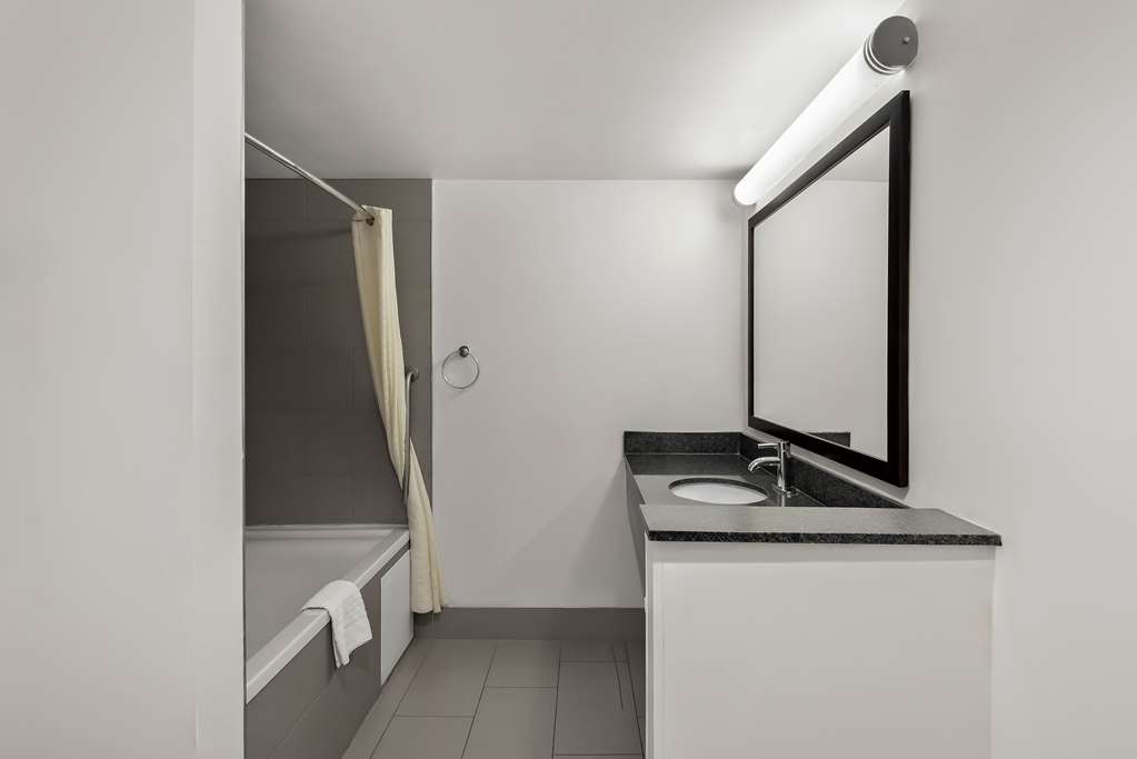 Best Western Luxbury Inn Fort Wayne - photo 37