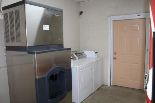 Scottish Inn Clanton - photo 20