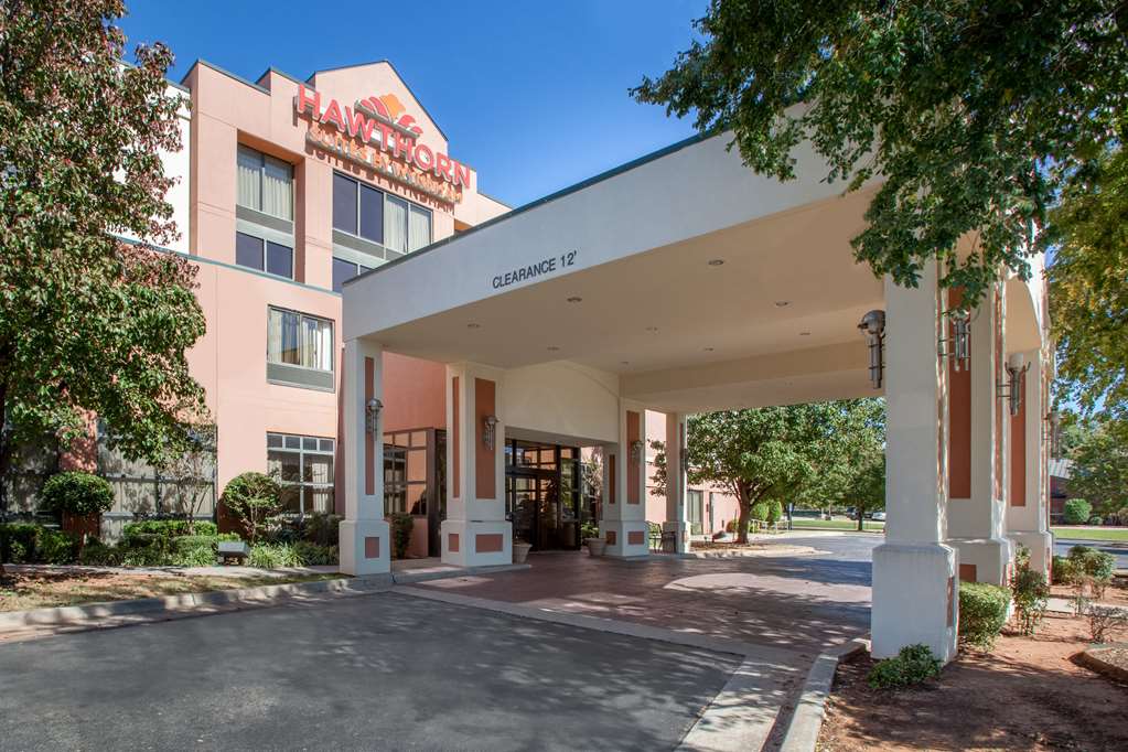 Hawthorn Suites by Wyndham Midwest City Tinker AFB in Oklahoma City, United States