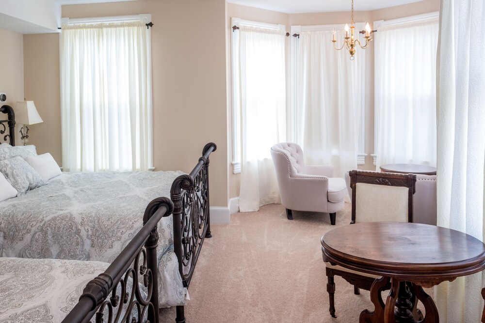 Dennison Street Inn Bed & Breakfast - photo 12