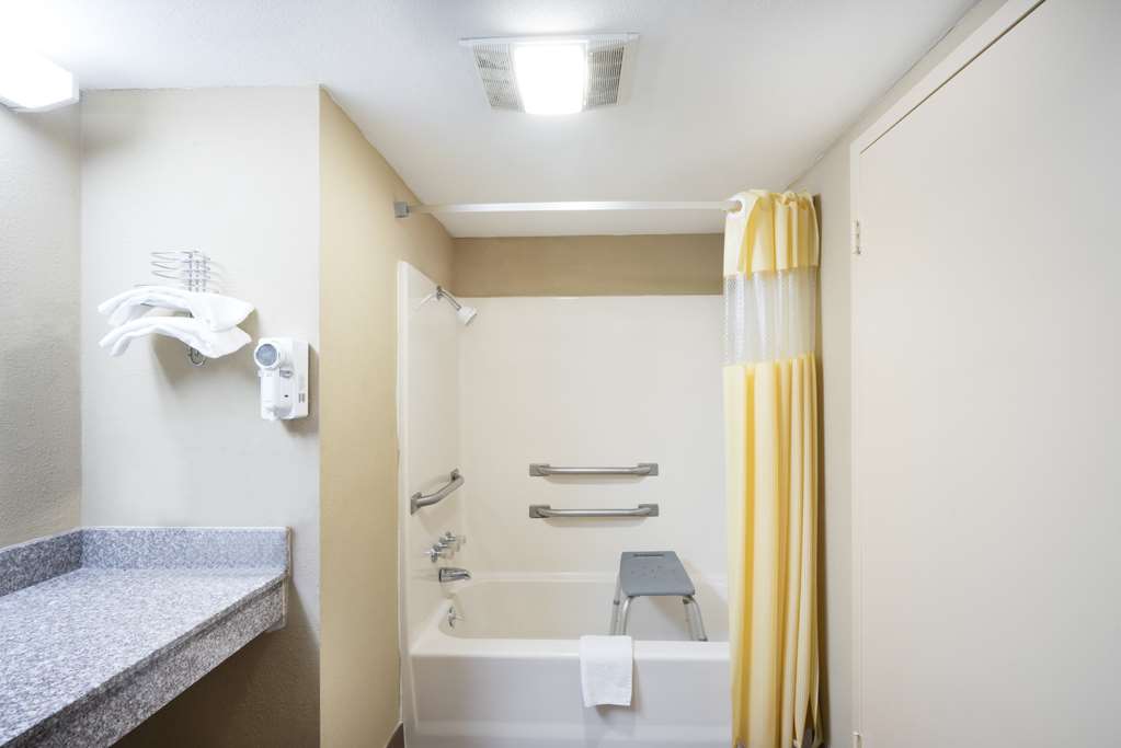 Days Inn by Wyndham Hurricane Mills - photo 10