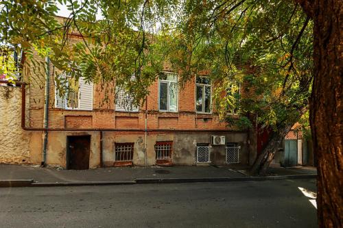 Charming 1BR Apartment with Balcony By Wehost