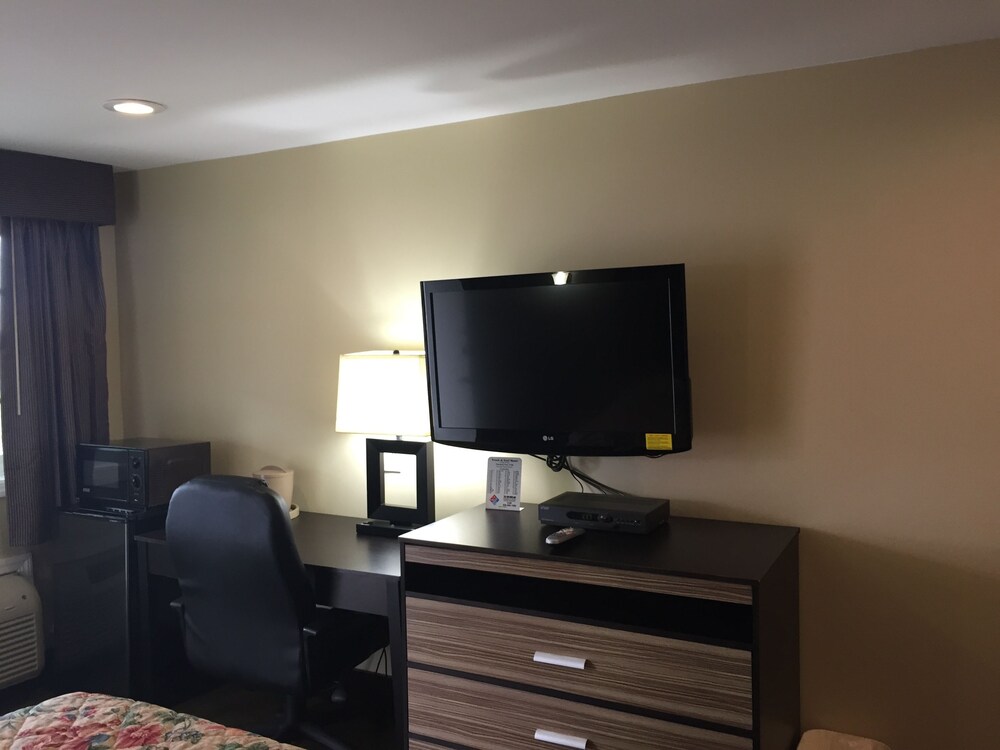 Track & Turf Motel - photo 12