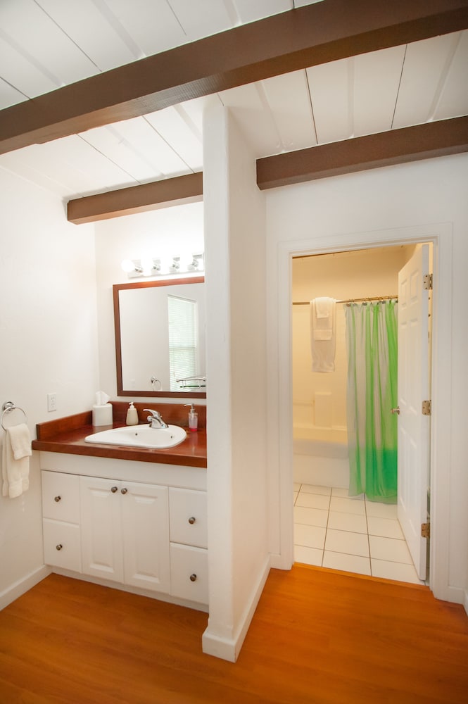 The Islander Inn - photo 50