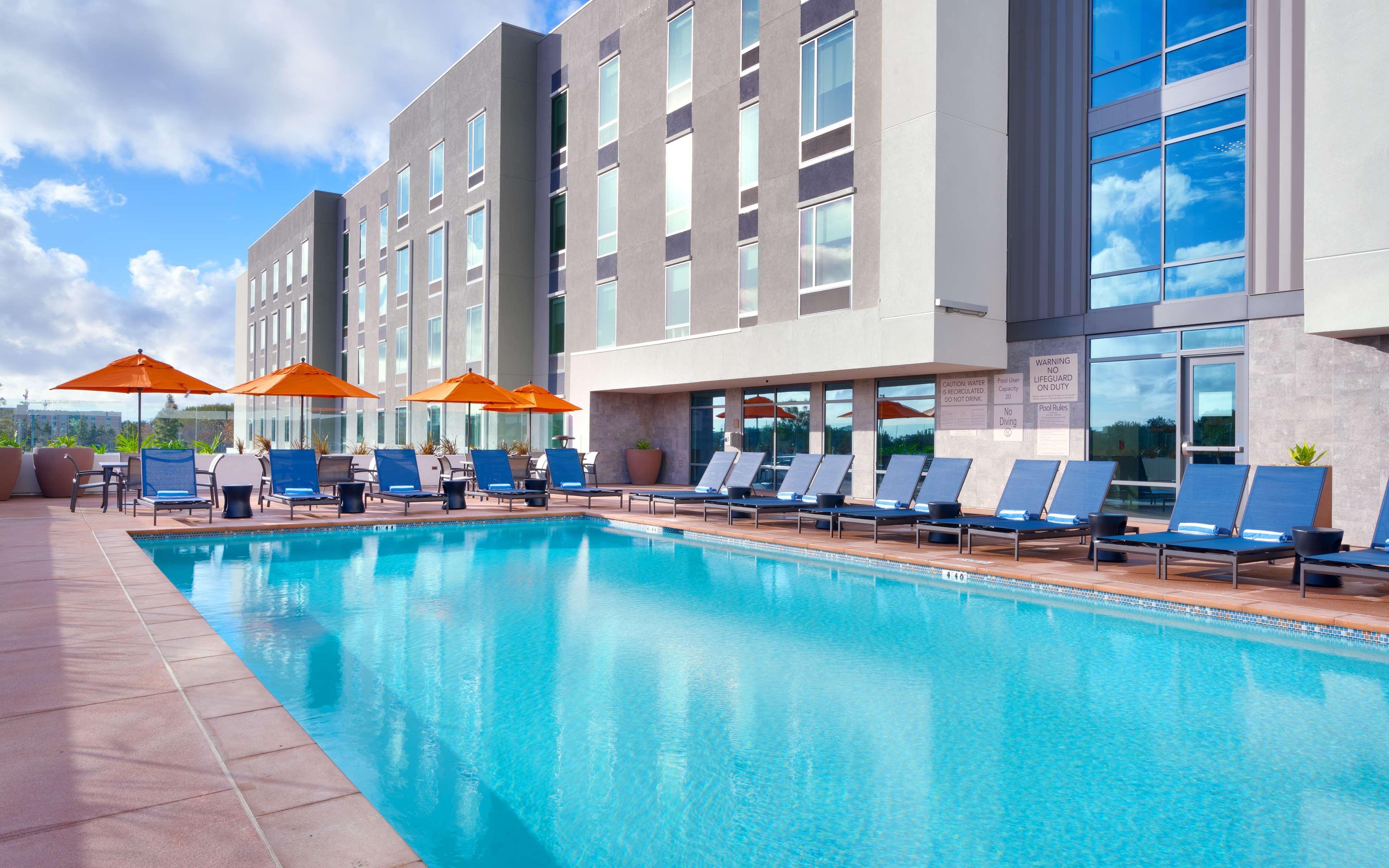 Hampton Inn & Suites Anaheim Resort Convention Center - photo 3