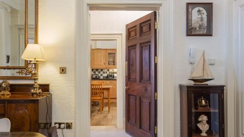 Mariners Hall Elegant Apartment close to Whitby Town Centre