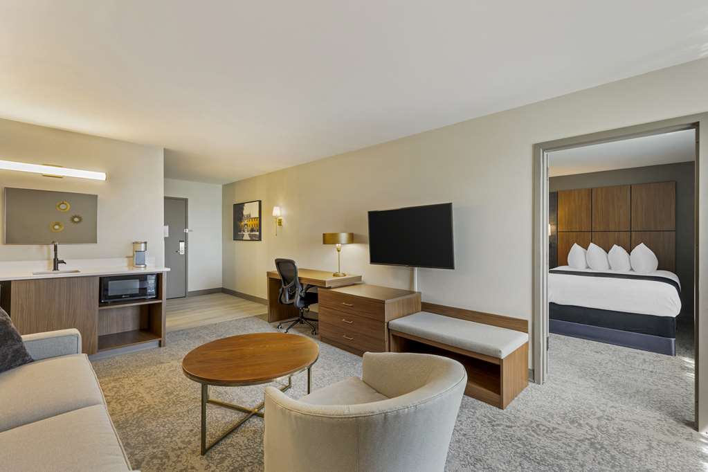 Best Western Plus The Charles Hotel - photo 4