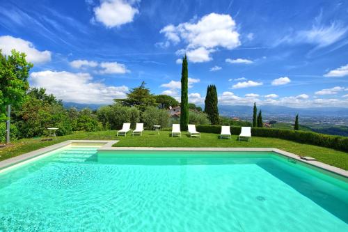 Villa Mami by PosarelliVillas — 4-Star Luxury Hotel in Serravalle Pistoiese, Italy