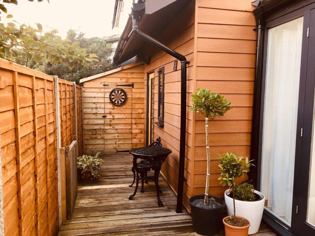 Oak Tree Studio 20669974 — Marlow
