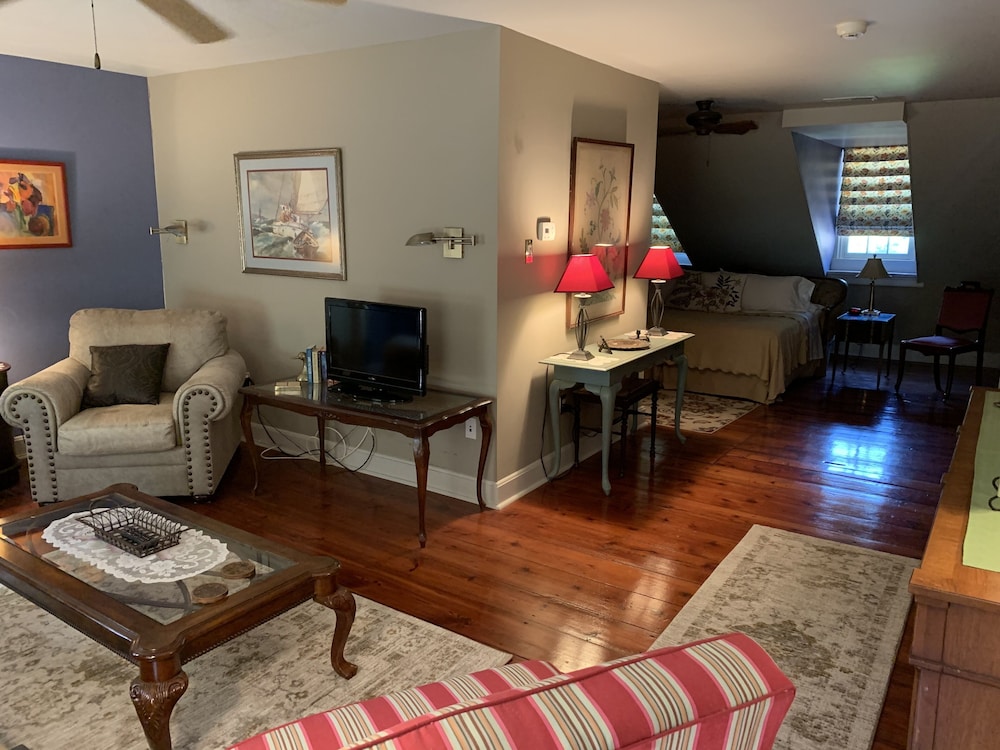 The Lily Inn Burlington - photo 17