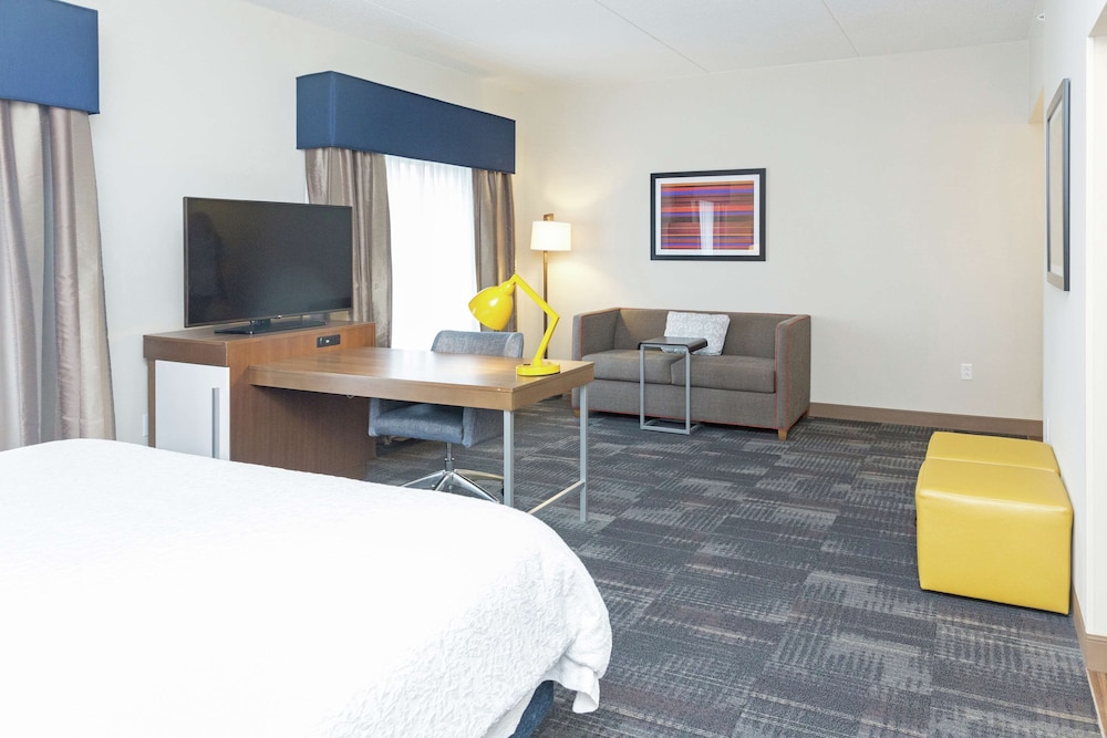 Hampton Inn & Suites Morgantown University Town Centre - photo 22