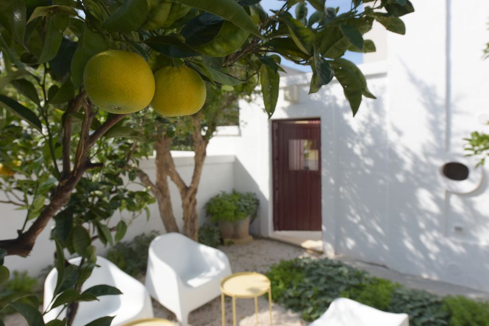 Corte dei melograni Suite familiare zona Ostuni — 4-Star Luxury Hotel in Montalbano, Italy