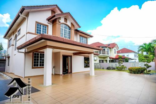 SwimmingPool Villa Seremban Spacious up to 22paxs 舒适宽敞泳池别墅 — 4-Star Luxury Hotel in Seremban, Malaysia