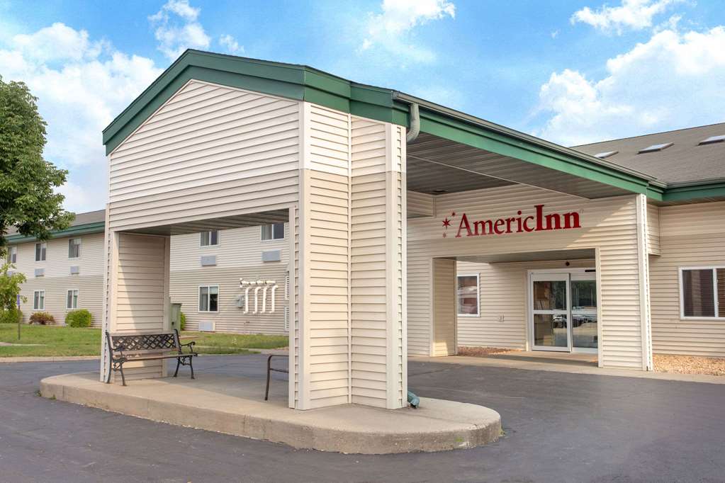 AmericInn by Wyndham Boscobel - photo 5