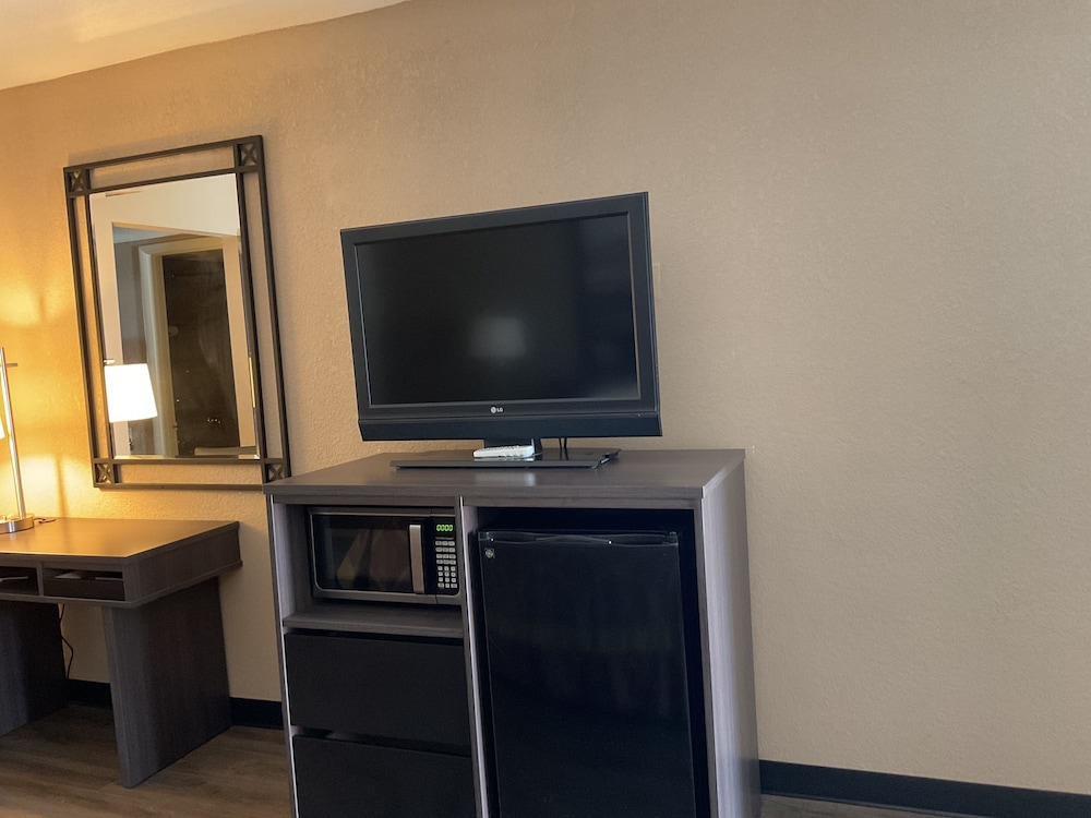 Super 8 by Wyndham Chattanooga East Ridge - photo 33