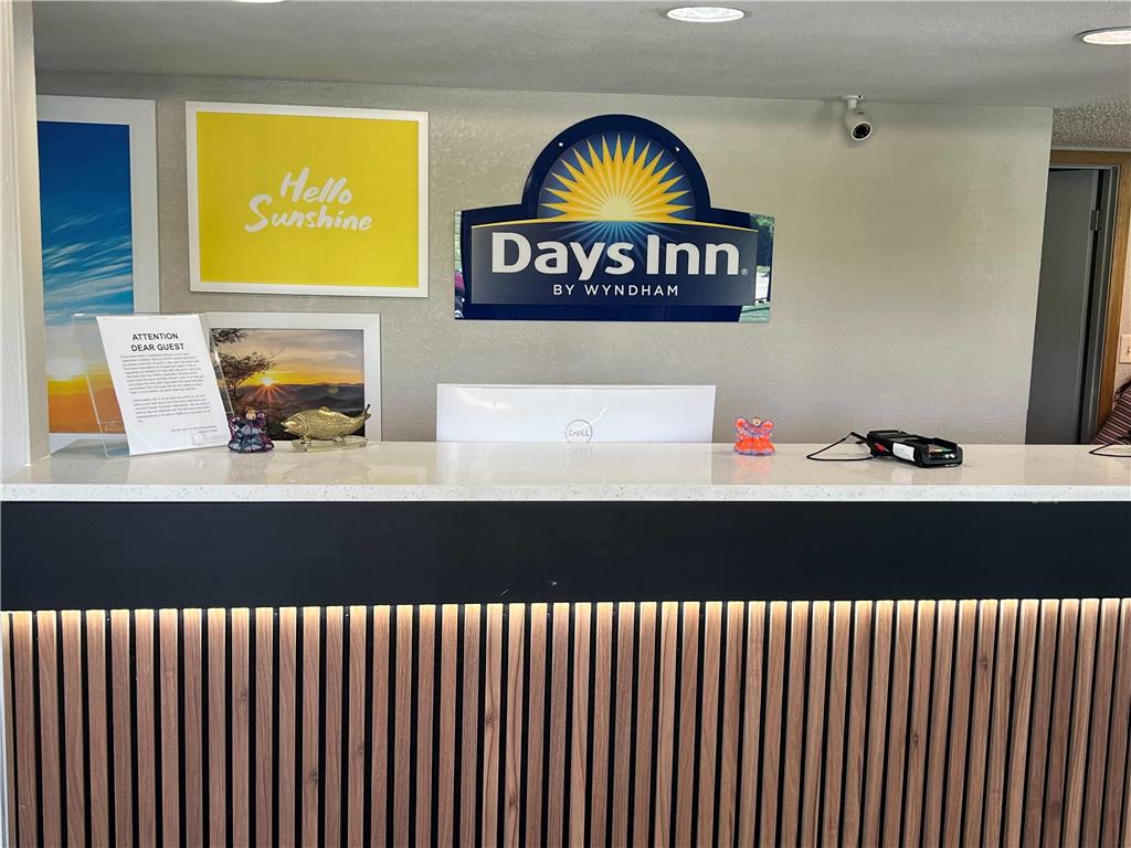 Days Inn by Wyndham Kansas City Northeast - photo 2