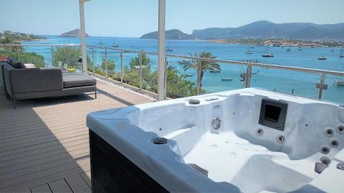 Porto Blue Luxury Apartment — 4-Star Luxury Hotel in Limin Mesoyaias, Greece
