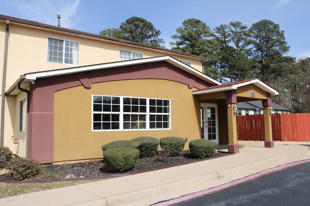 HomeTown Inn & Suites - photo 34