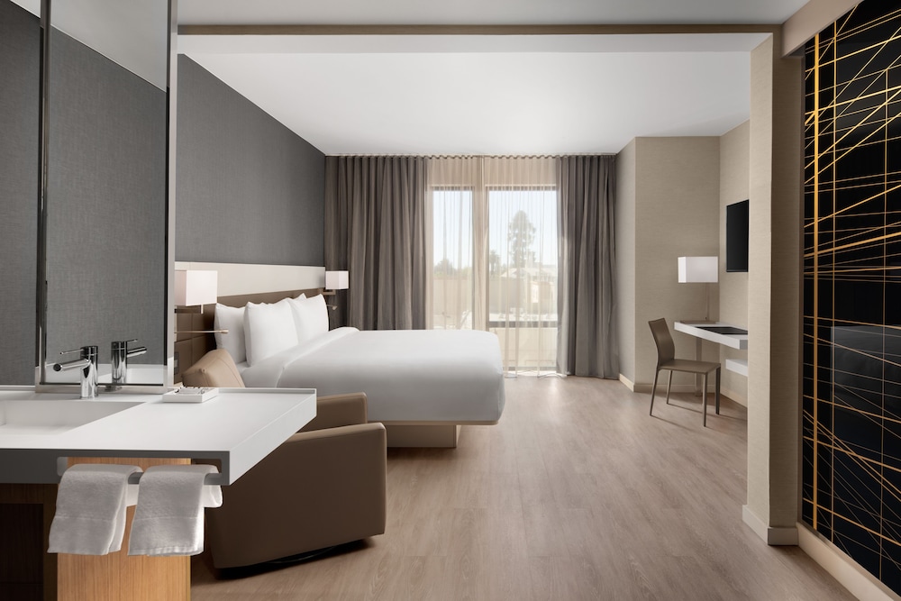 AC Hotel by Marriott Santa Rosa Sonoma Wine Country - photo 4