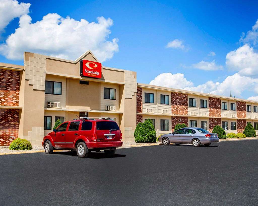 Econo Lodge Inn & Suites Newton in Newton, United States