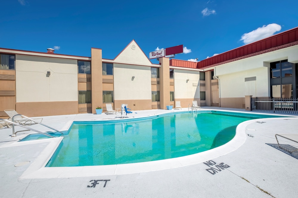 Red Roof Inn & Suites Cincinnati North Mason - photo 15