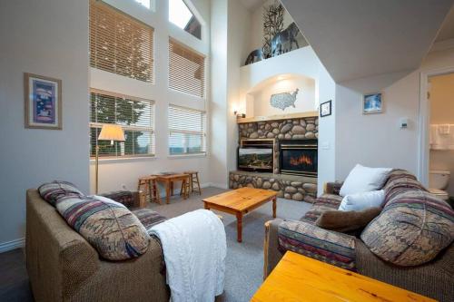 Moonridge Ski Haven MR6 Ski InOut On Powder Mtn — 4-Star Luxury Hotel in Eden, United States